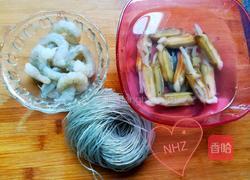 蒜蓉粉丝蛏子蒸虾仁的做法图解1
