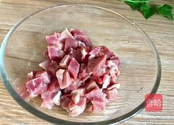 玉米炒肉的做法图解1