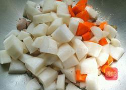 白萝卜炖肉丁的做法图解6