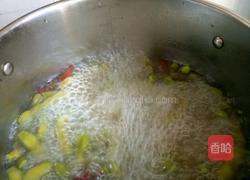 水煮香辣毛豆的做法图解2