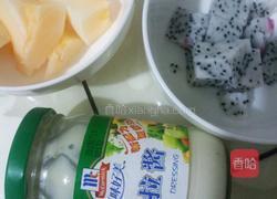 火龙果梨瓜沙拉的做法图解1