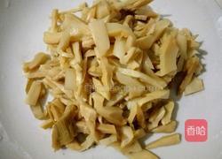 五花肉炒竹笋的做法图解1