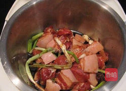 电饭锅话梅红烧肉的做法图解4