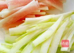 清爽小炒西瓜皮的做法图解5