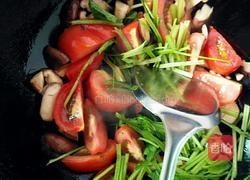 菠菜香菇番茄汤的做法图解2