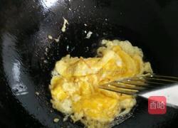 鸡蛋培根炒饭的做法图解3