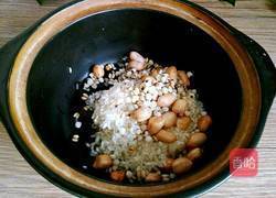 薏仁米花生粥的做法图解4