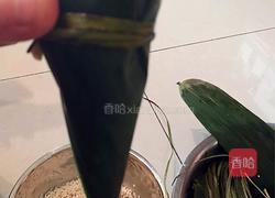 咸肉糯米牛角粽的做法图解7