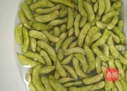 水煮五香毛豆的做法图解1