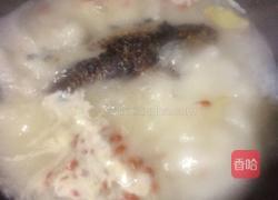 丝瓜枸杞鲫鱼汤的做法图解5