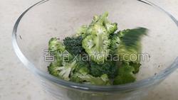 炒西兰花的做法图解1