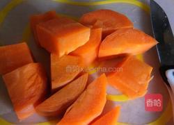 玉米胡萝卜排骨汤的做法图解2