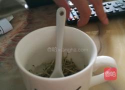 金银花茶的做法图解1