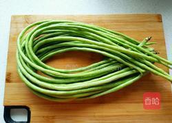 黄豆酱炒豆角的做法图解1