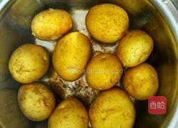 孜然小土豆的做法图解1