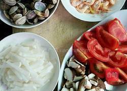 海鲜年糕汤的做法图解1