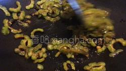 豆豉炒苦瓜的做法图解10
