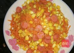 红萝卜丝炒玉米火腿的做法图解5