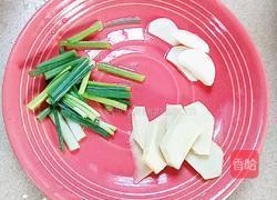 小鸡炖香菇的做法图解2