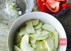 番茄西葫芦的做法图解1