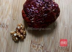红枣夹核桃的做法图解1
