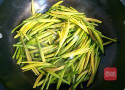 素炒黄花菜的做法图解3