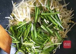 绿豆芽炒韭菜的做法图解7