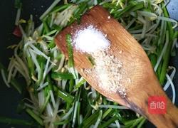 绿豆芽炒韭菜的做法图解8