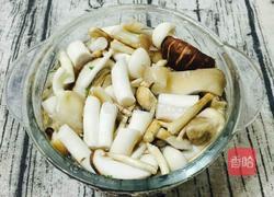 杂菇鱿鱼排骨粥的做法图解3