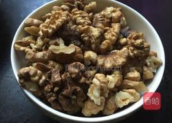核桃芝麻糖的做法图解1