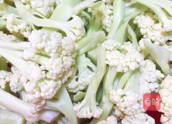 披萨酱炒花椰菜的做法图解1