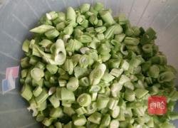 四季豆焖饭的做法图解1