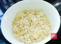 虾米炒西葫芦的做法图解4