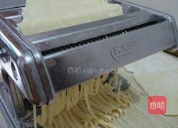 鸡蛋手工面的制作(面条机版)的做法图解4