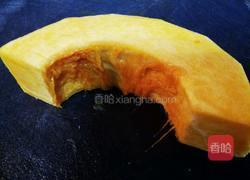 咸蛋黄焗南瓜 咸蛋黄局金瓜的做法图解1