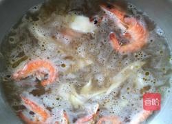 鸡汤大虾面的做法图解6