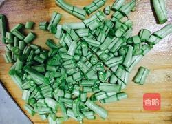 快手菜-瘦肉炒四季豆的做法图解2