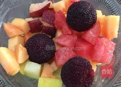 糖桂花牛奶水果捞的做法图解2