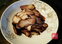 蒜苗子姜炒腊肉的做法图解1