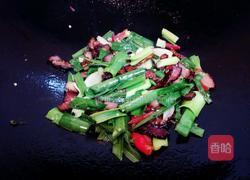 蒜苗子姜炒腊肉的做法图解6