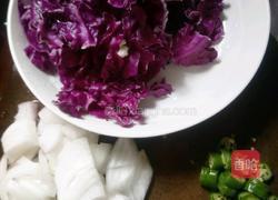 洋葱爆炒紫甘蓝的做法图解1