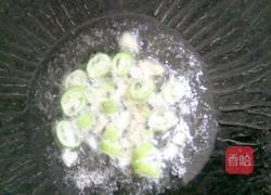 洋葱爆炒紫甘蓝的做法图解2