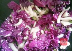 洋葱爆炒紫甘蓝的做法图解4