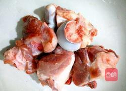 玉米大骨汤的做法图解1