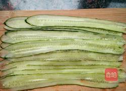 酸辣黄瓜卷的做法图解1