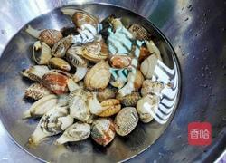 花蛤丝瓜汤的做法图解1