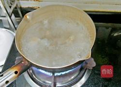 木瓜雪耳海底椰炖排骨汤的做法图解2