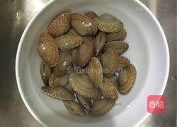 爆炒花甲的做法图解1