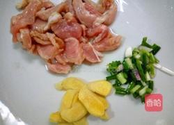 瘦肉丝瓜汤的做法图解2