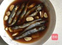 煎多春鱼的做法图解1